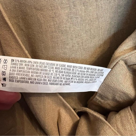 Forever 21 Women’s Tie-Front Crop top, Color beige size M summer, vacation. - Picture 5 of 5